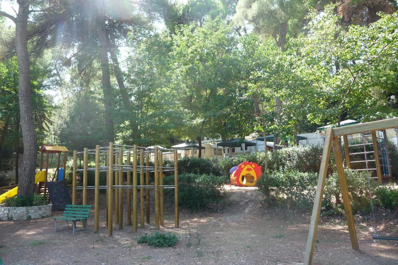Happy Camp Mobile Homes In Camping Villaggio Internazionale San Menaio Exteriör bild
