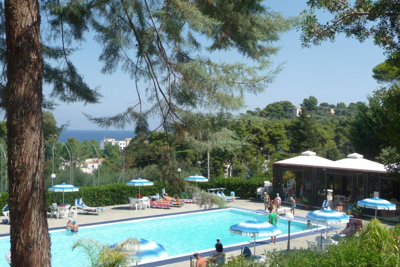 Happy Camp Mobile Homes In Camping Villaggio Internazionale San Menaio Exteriör bild