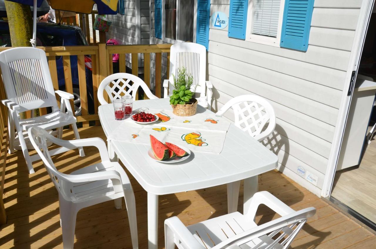Happy Camp Mobile Homes In Camping Villaggio Internazionale San Menaio Exteriör bild